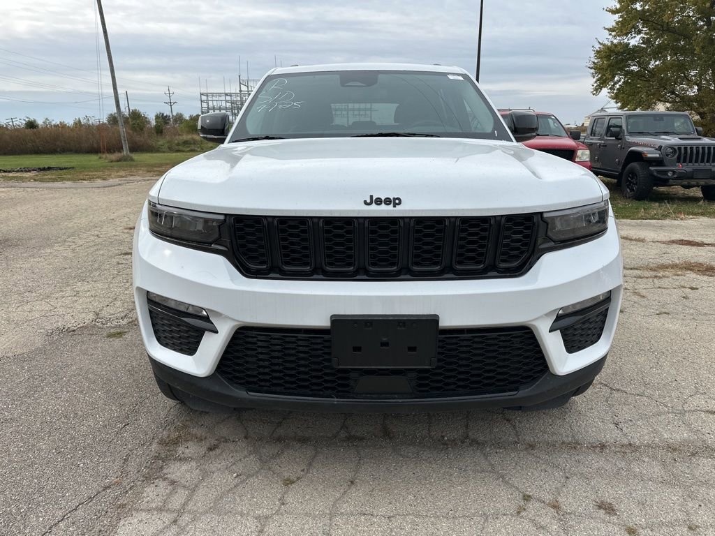 Used 2023 Jeep Grand Cherokee Limited w/ Black Appearance Package image 16
