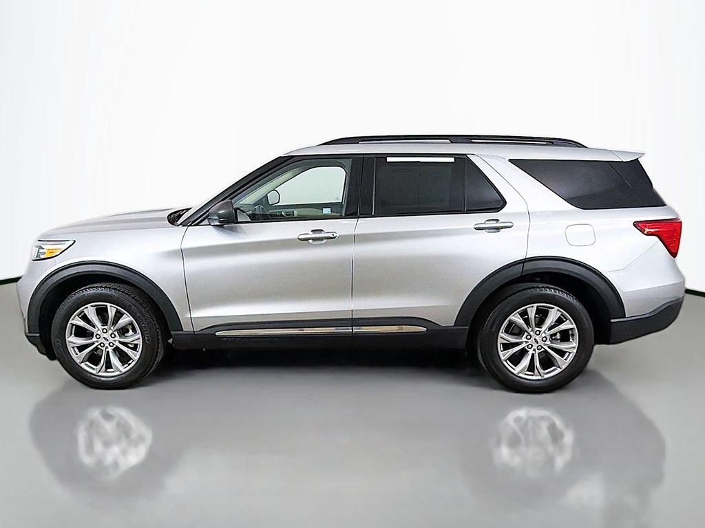 Used 2023 Ford Explorer XLT w/ Equipment Group 202A AWD/4WD image 17