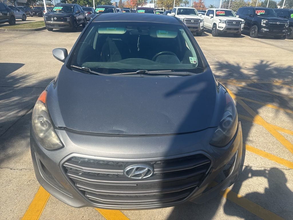 Used 2017 Hyundai Elantra GT image 2
