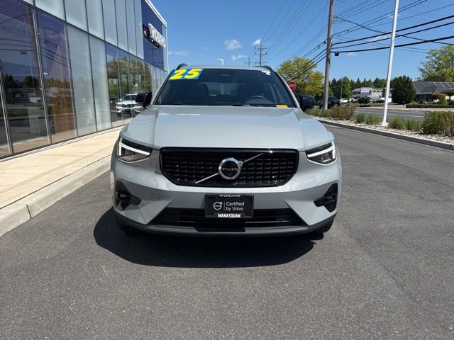 Certified 2025 Volvo XC40 B5 Plus AWD/4WD image 7