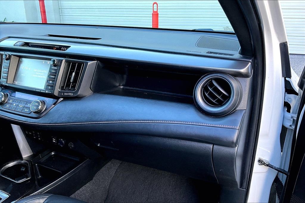 Used 2018 Toyota RAV4 SE w/ Advanced Technology Package image 26