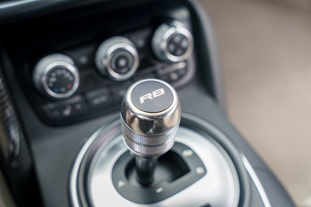 Used 2010 Audi R8 V8 image 17