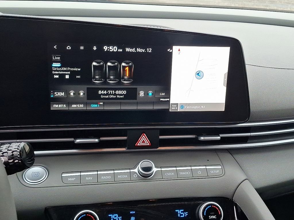 Used 2023 Hyundai Elantra SEL w/ Convenience Package image 3