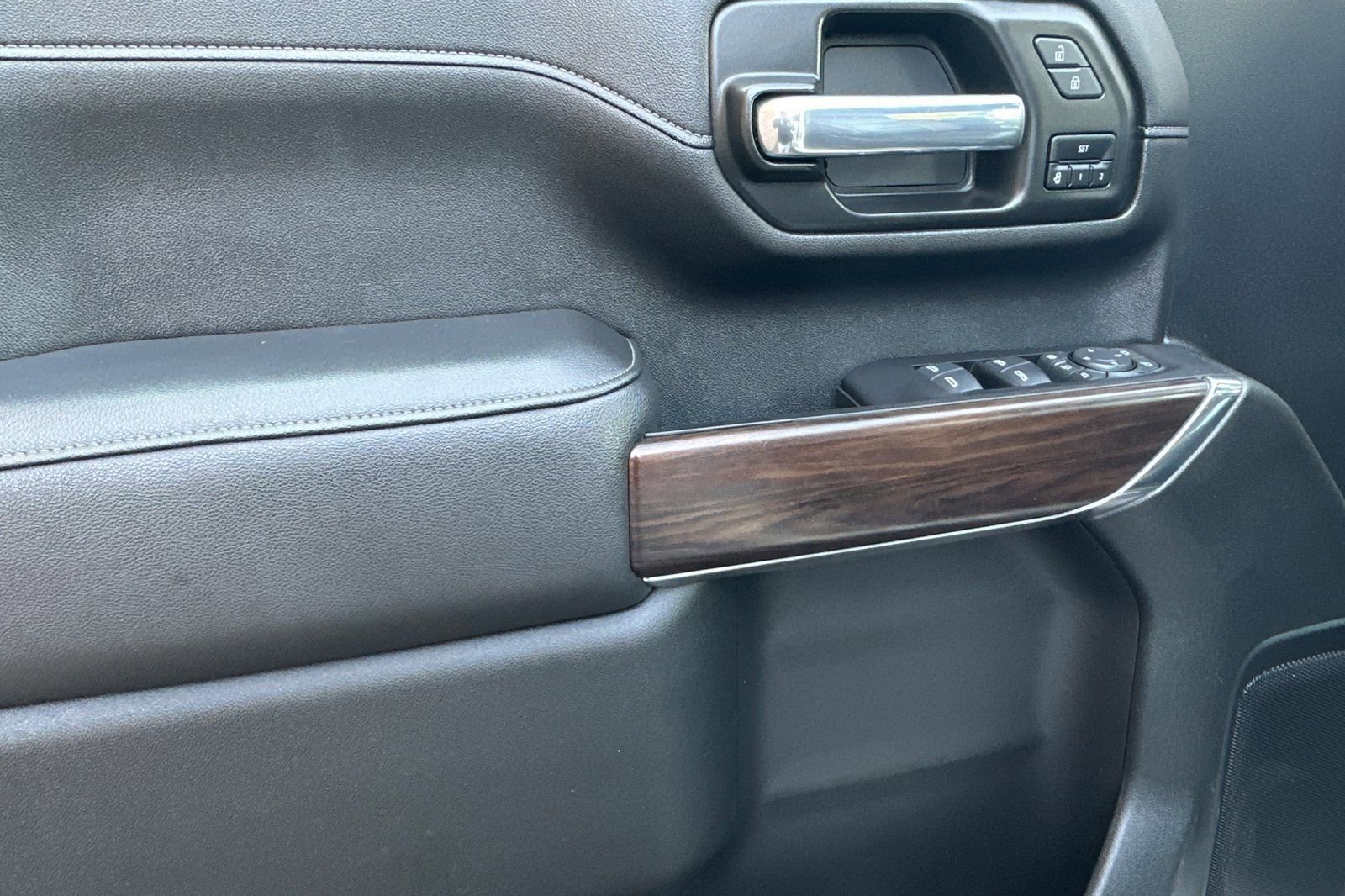 Certified 2021 GMC Sierra 2500 SLT w/ SLT Convenience Package image 11