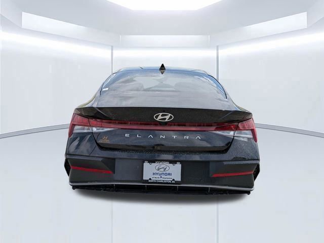 Certified 2025 Hyundai Elantra SEL FWD image 5