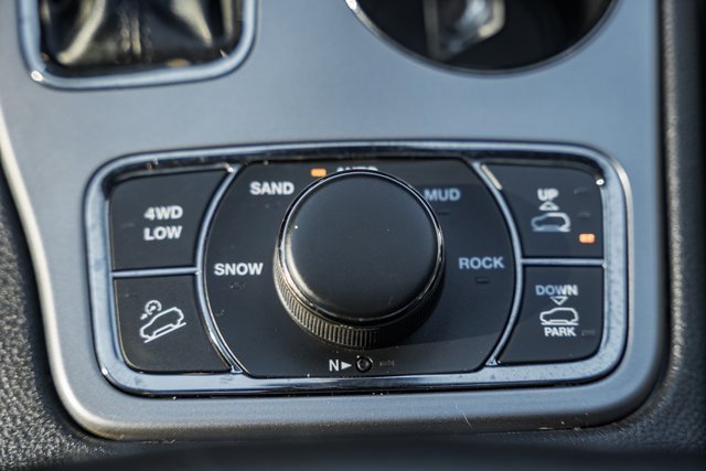 Used 2020 Jeep Grand Cherokee High Altitude image 16