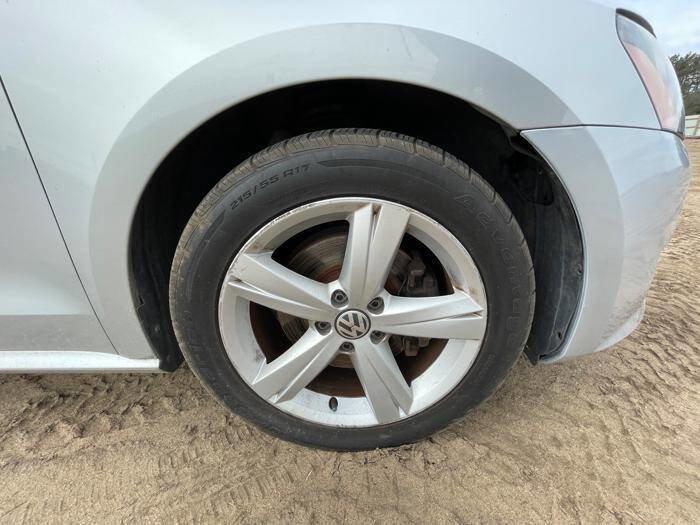 Used 2013 Volkswagen Passat 2.5 SE FWD image 19