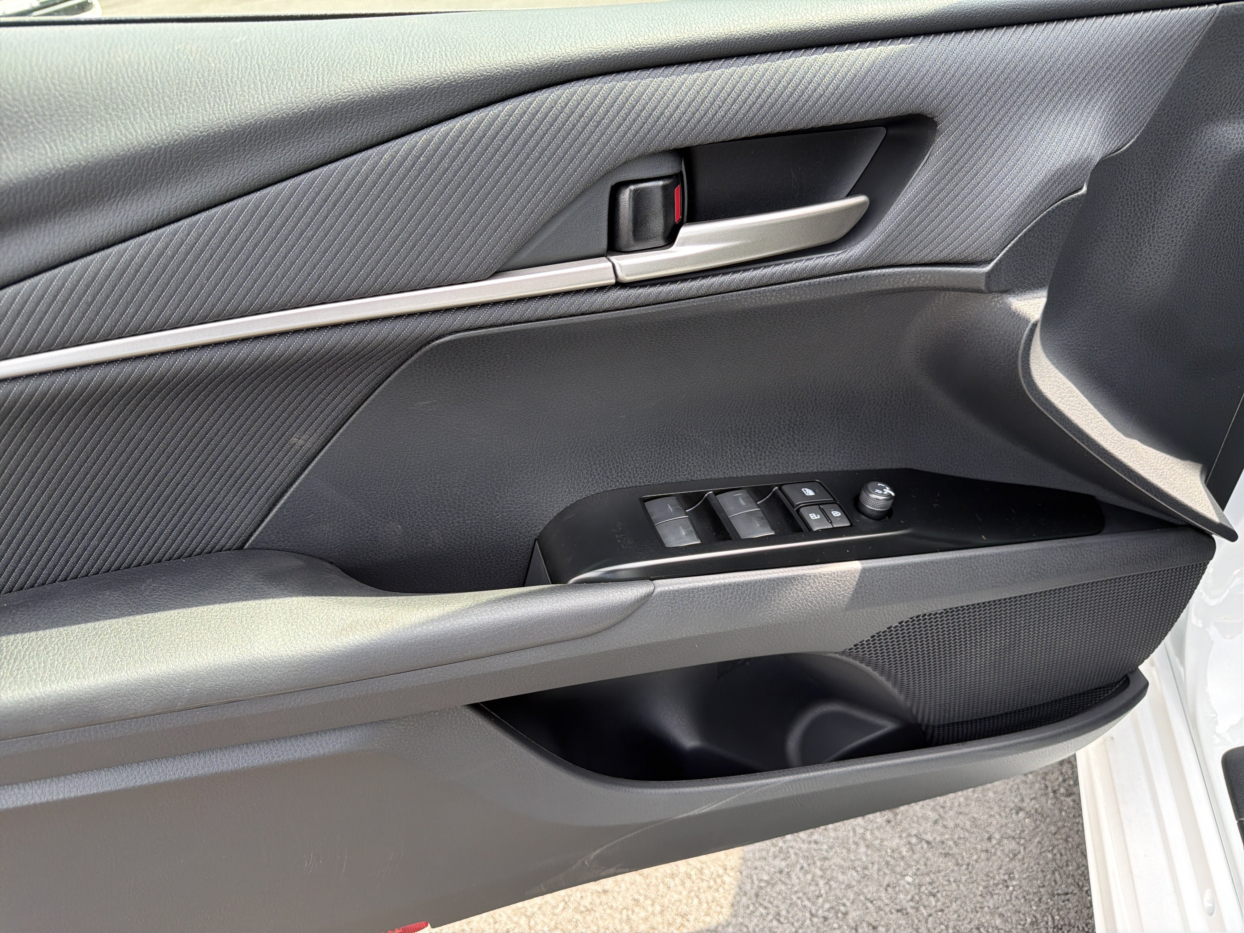 New 2026 Toyota Camry SE FWD image 8