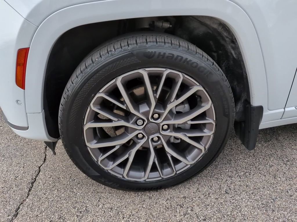 Used 2023 Jeep Grand Cherokee L Summit image 14