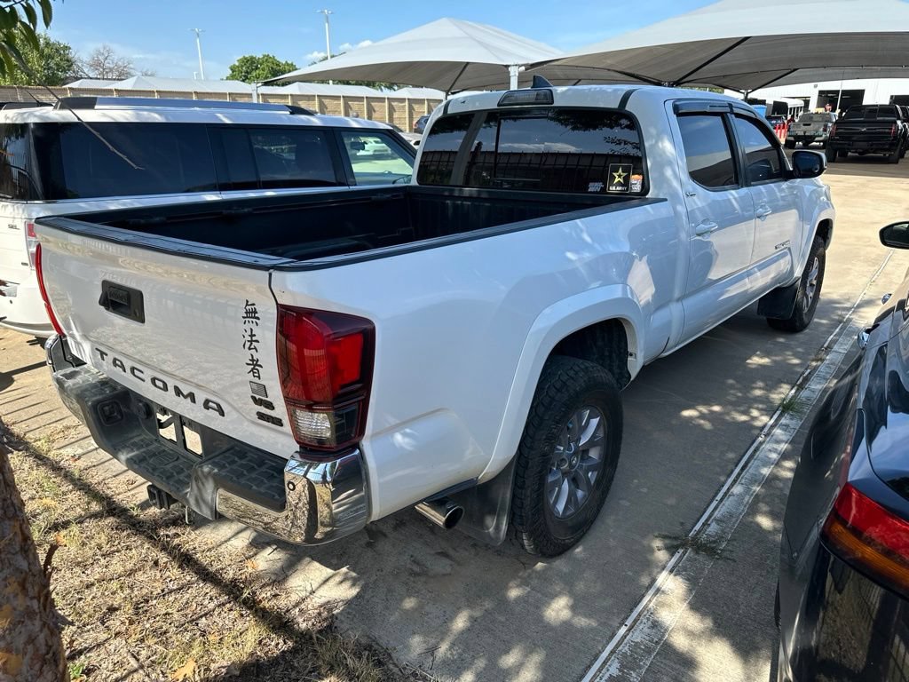 Used 2018 Toyota Tacoma SR5 RWD image 3