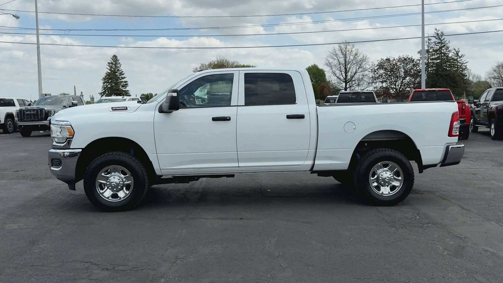 Used 2023 RAM 2500 Tradesman w/ Chrome Appearance Group AWD/4WD image 5