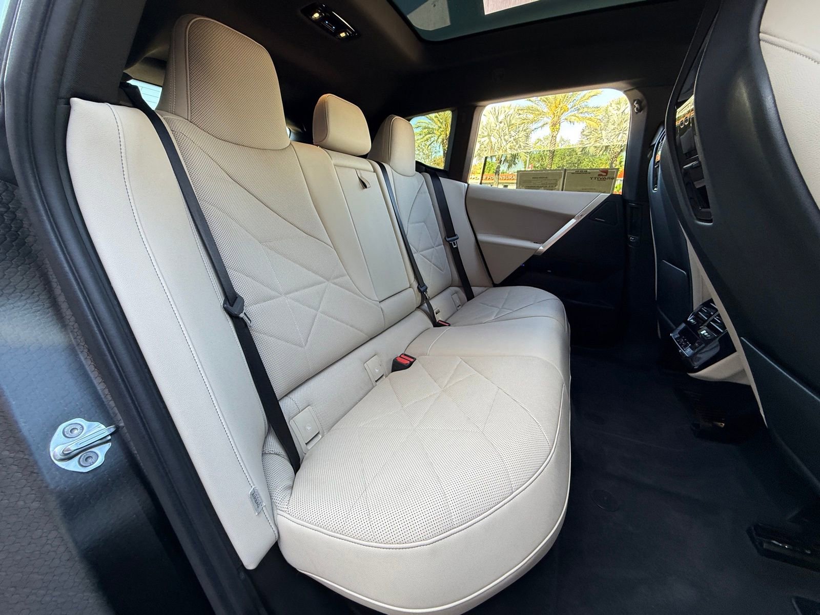 Used 2023 BMW iX xDrive50 w/ Sport Package image 16