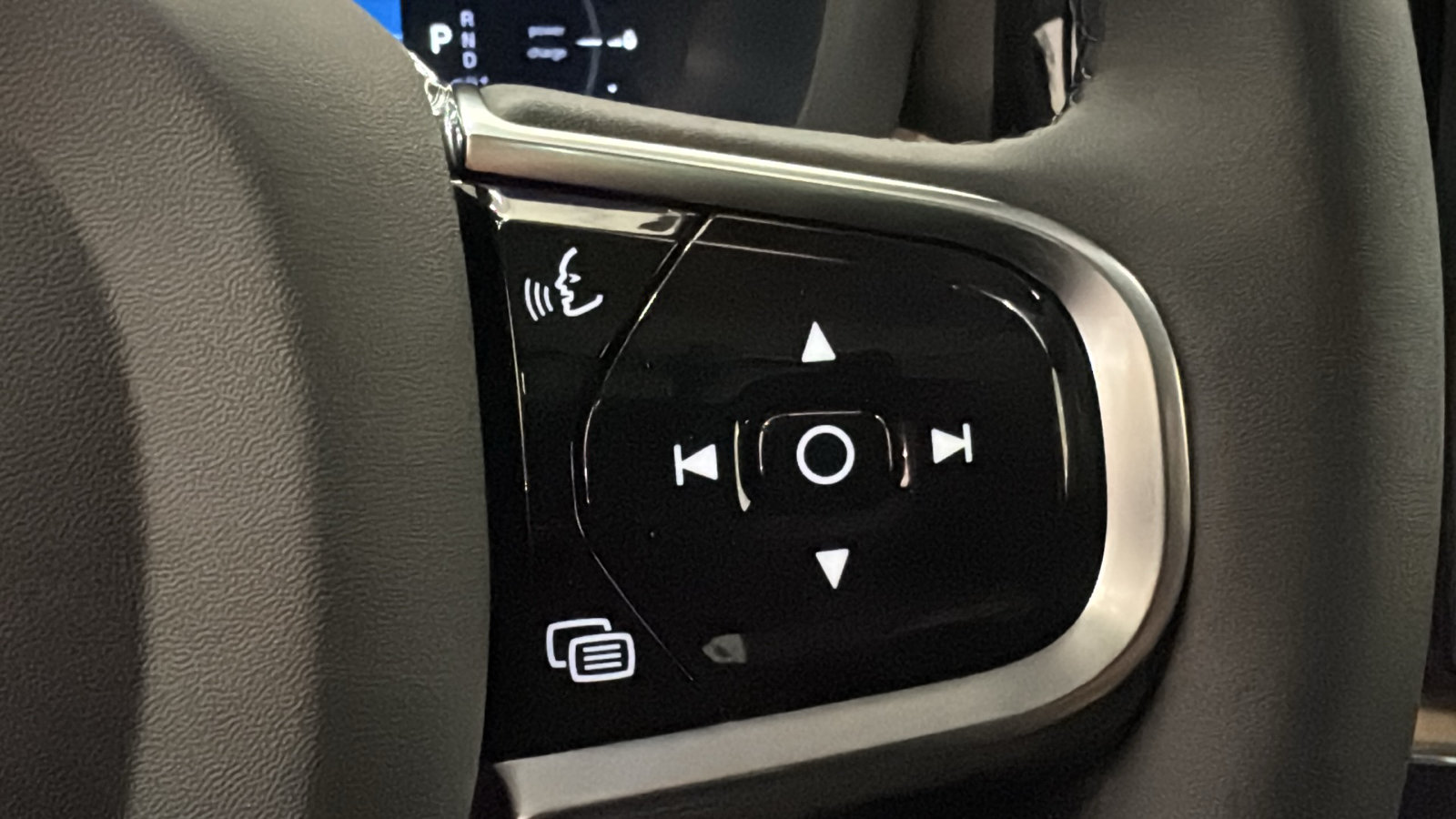 New 2027 Volvo XC60 T8 Plus AWD/4WD image 14