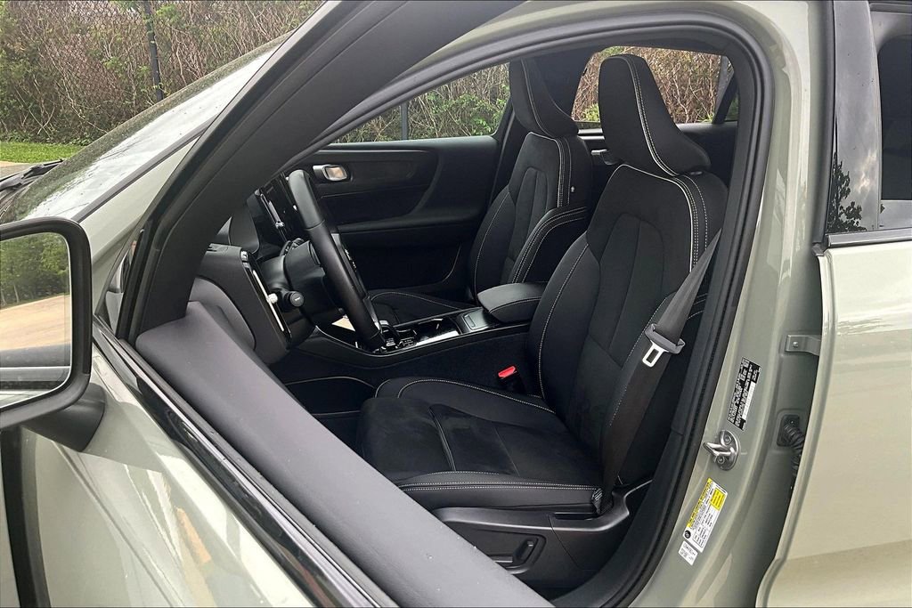 Certified 2023 Volvo C40 P8 Recharge Plus image 32