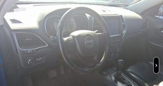 Used 2021 Jeep Cherokee Trailhawk image 2