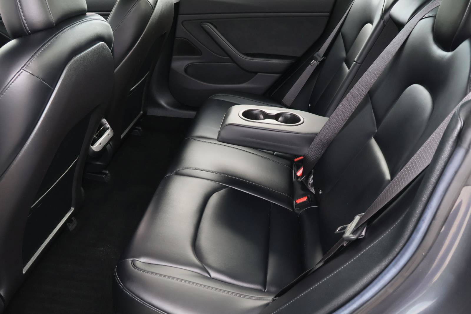 Used 2018 Tesla Model 3 Long Range RWD image 18