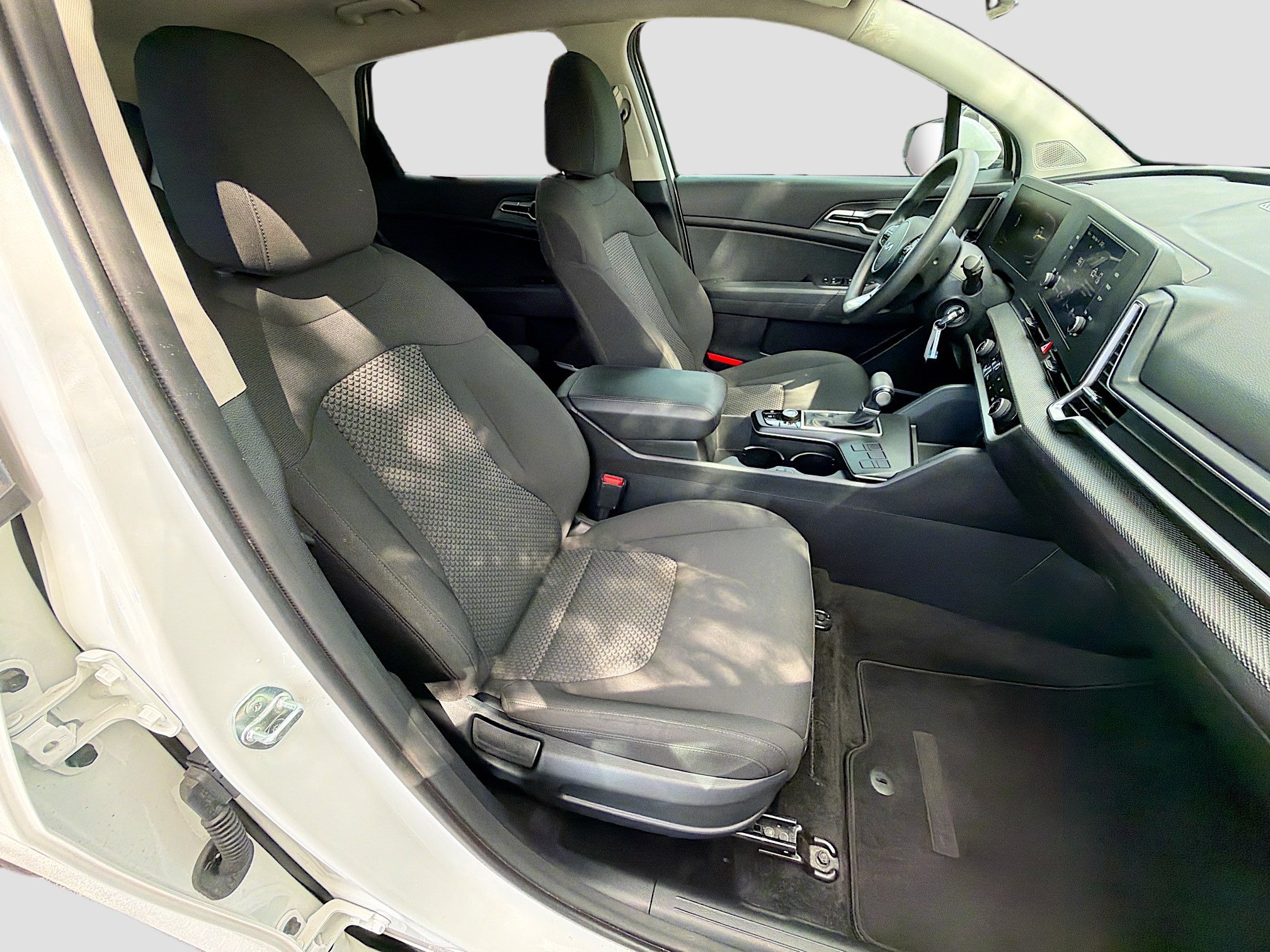 Used 2024 Kia Sportage LX image 14