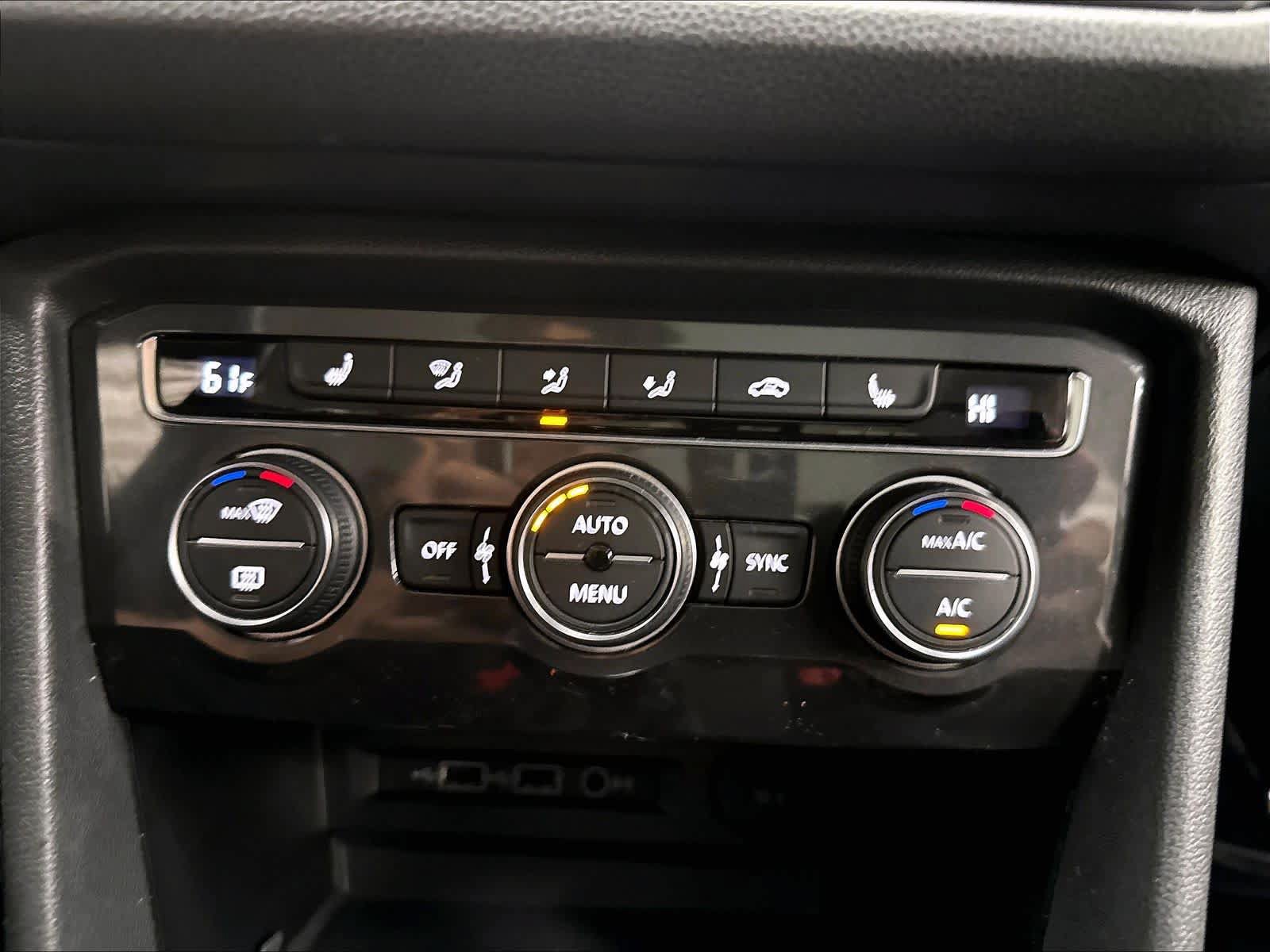 Used 2018 Volkswagen Tiguan SE AWD/4WD image 18