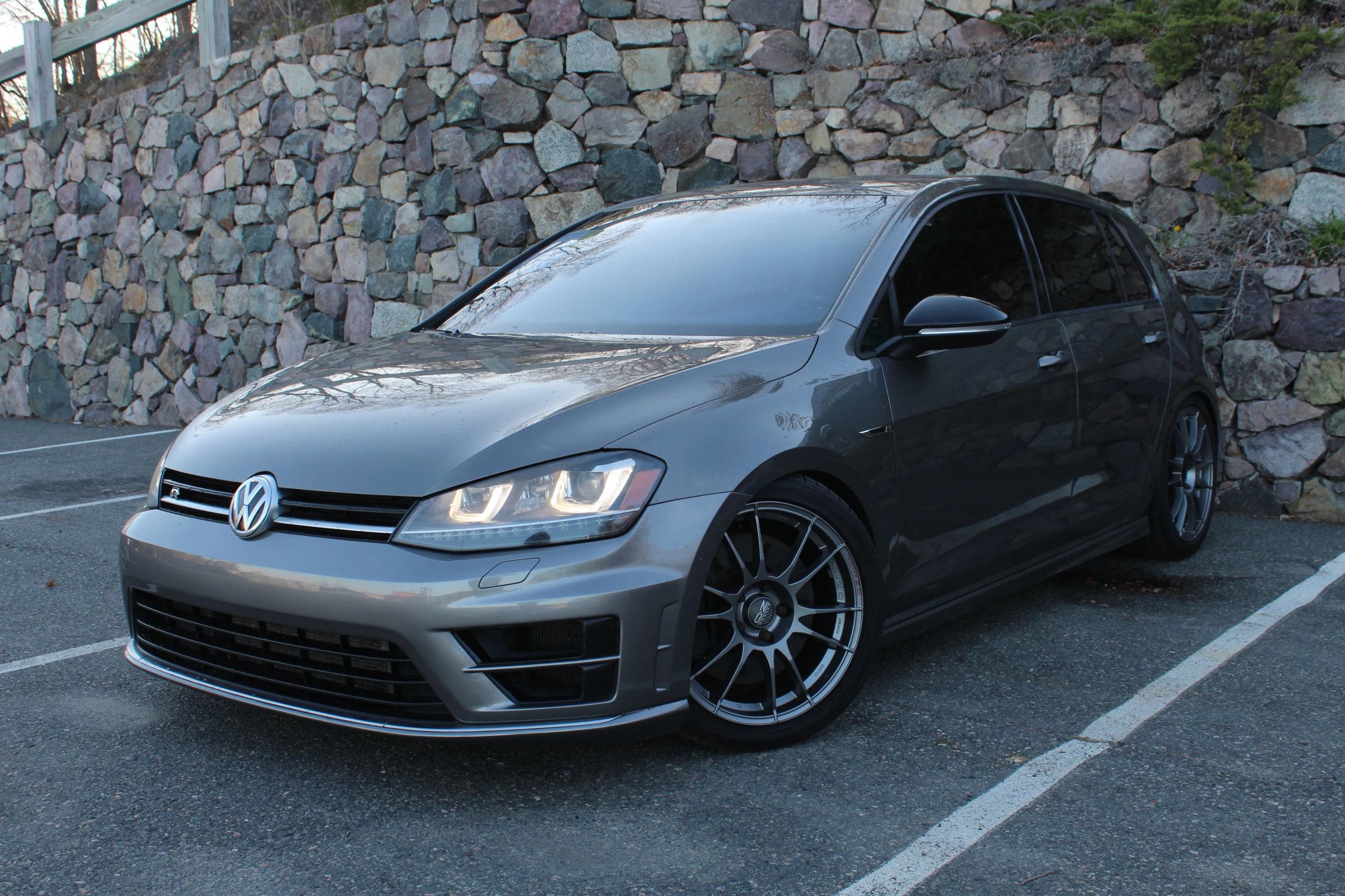 Used 2016 Volkswagen Golf 4-Door image 2