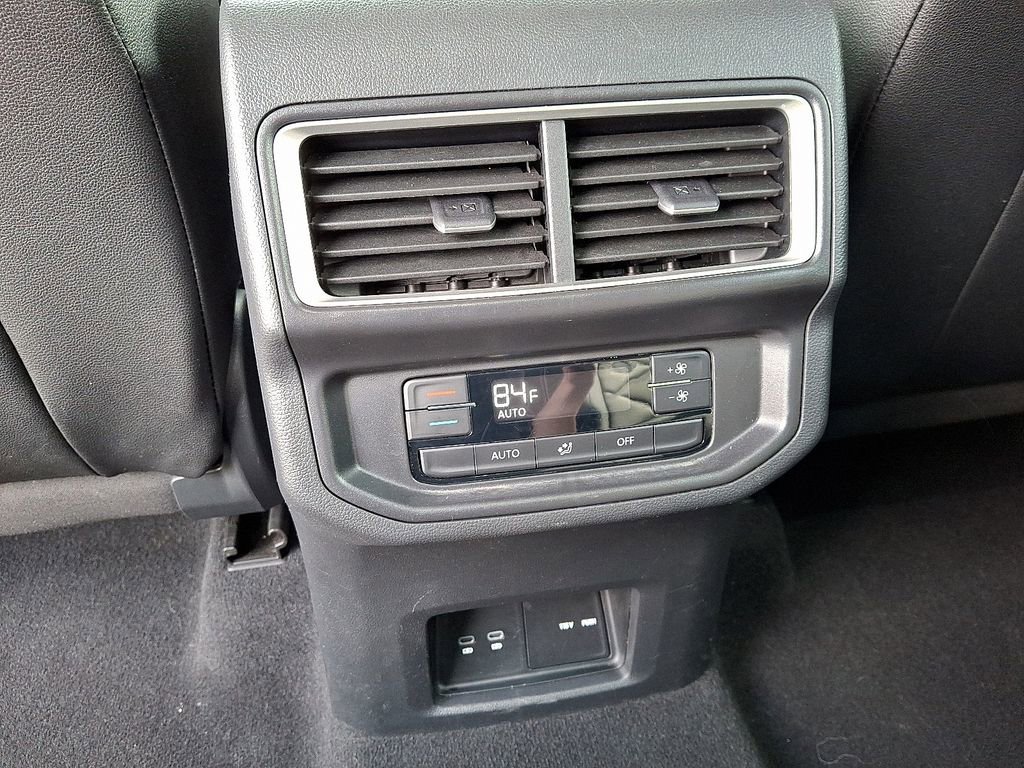 Used 2025 Volkswagen Atlas SE image 11