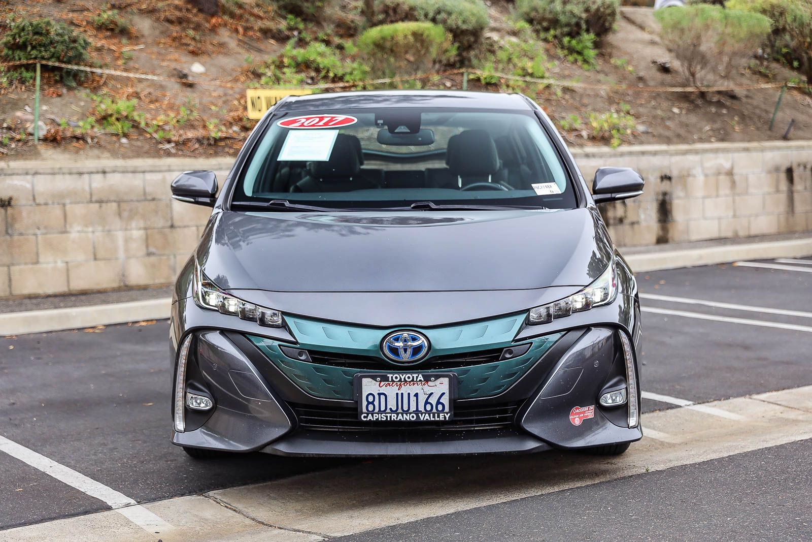 Used 2017 Toyota Prius Prime Advanced w/ Preferred Accessory Package FWD image 2