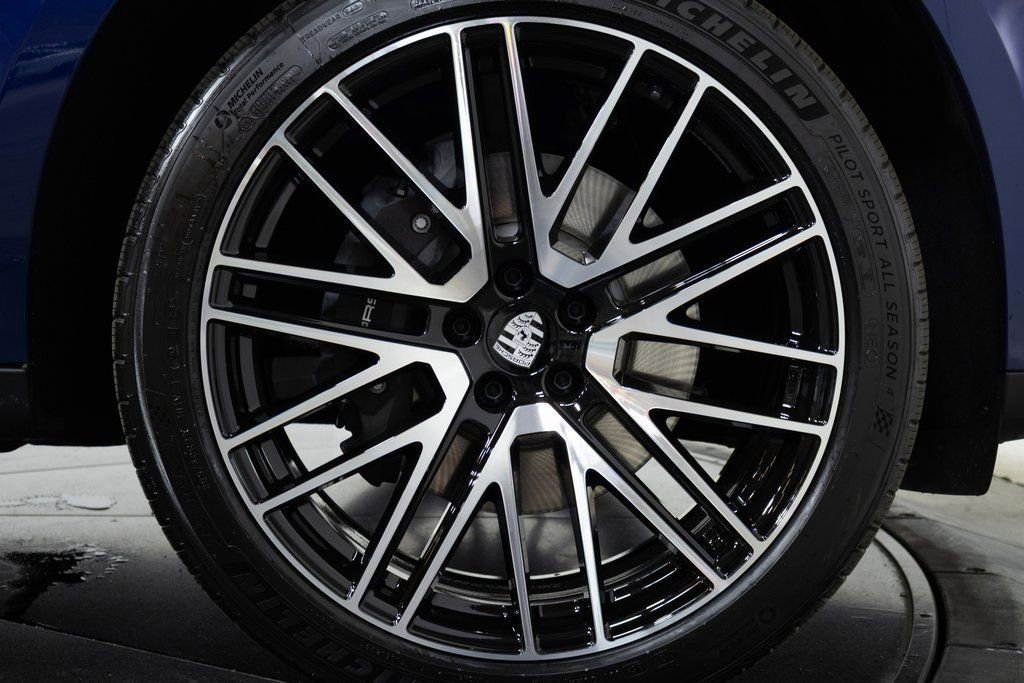 Certified 2025 Porsche Macan image 22