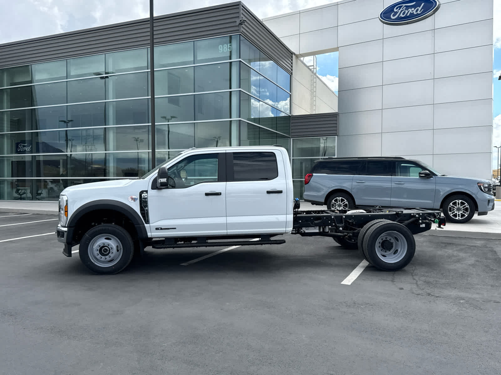 New 2026 Ford F550 4x4 Crew Cab Super Duty w/ XL Chrome Package image 13