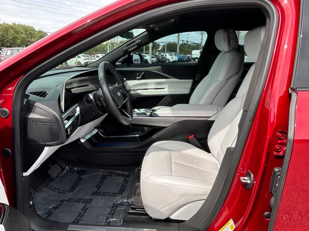 Used 2024 Cadillac Lyriq Sport RWD image 15