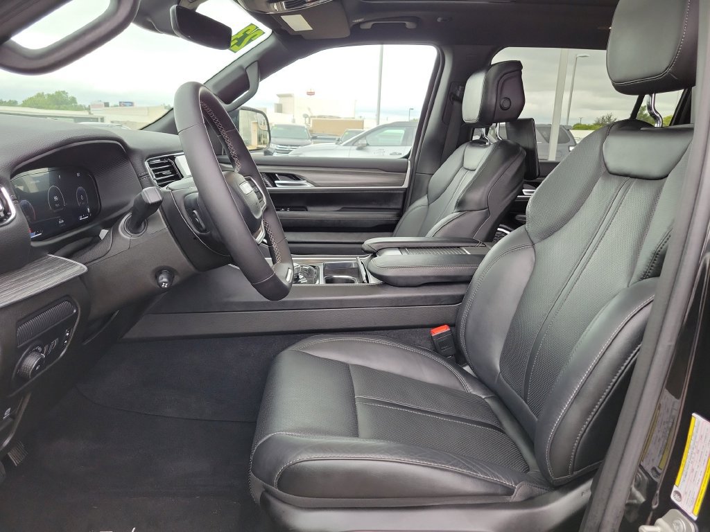 Used 2023 Jeep Wagoneer Series II w/ Premium Group I AWD/4WD image 23