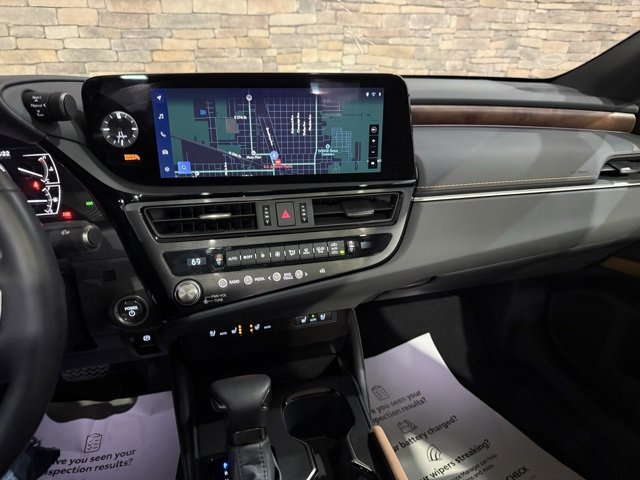 Used 2025 Lexus ES 300h w/ Premium Package image 19