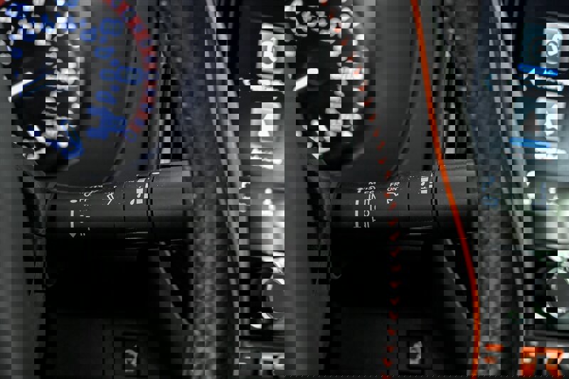 Used 2025 Nissan Frontier PRO-4X image 24