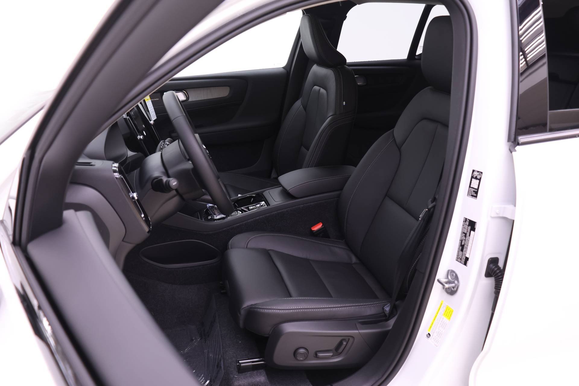 New 2026 Volvo XC40 B5 Ultra w/ Protection Package Premier AWD/4WD image 7
