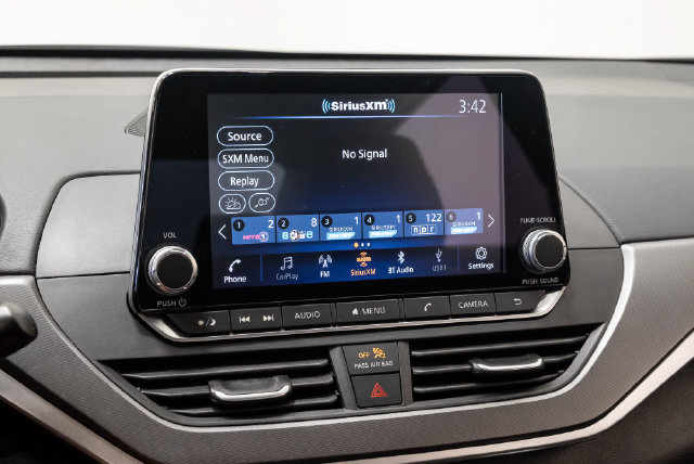 Used 2025 Nissan Altima 2.5 SR FWD image 18