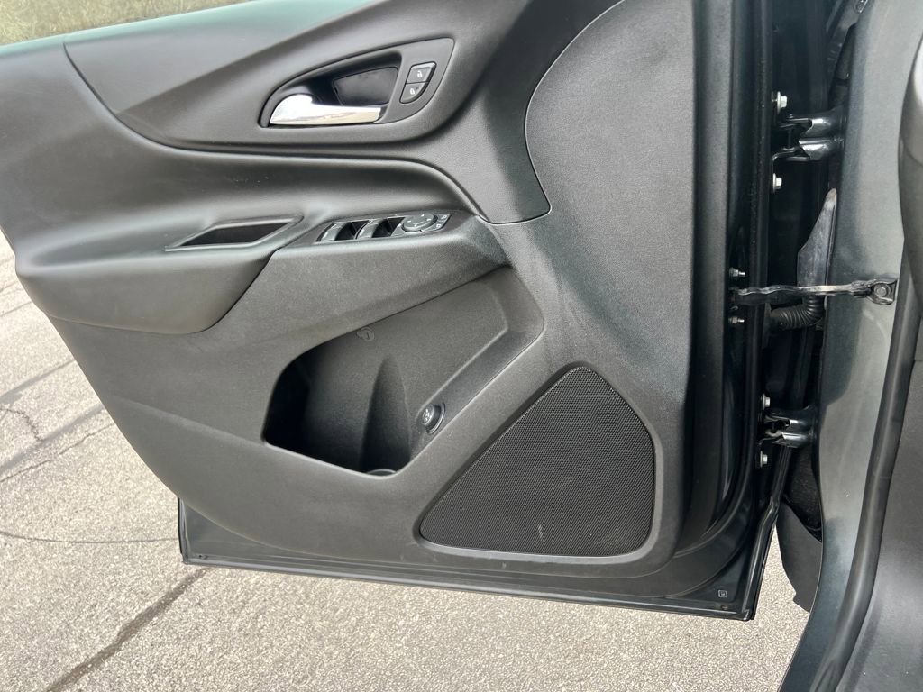 Used 2020 Chevrolet Equinox LT w/ Driver Convenience Package image 11