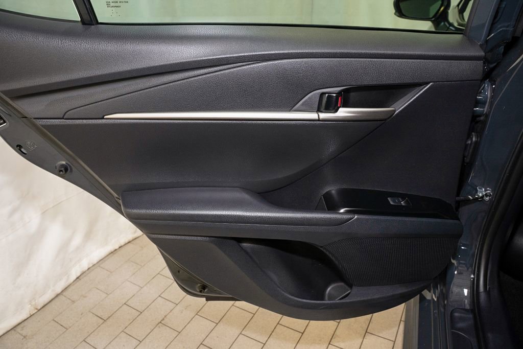 Used 2025 Toyota Camry SE image 9