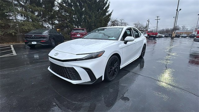 Used 2025 Toyota Camry SE image 38