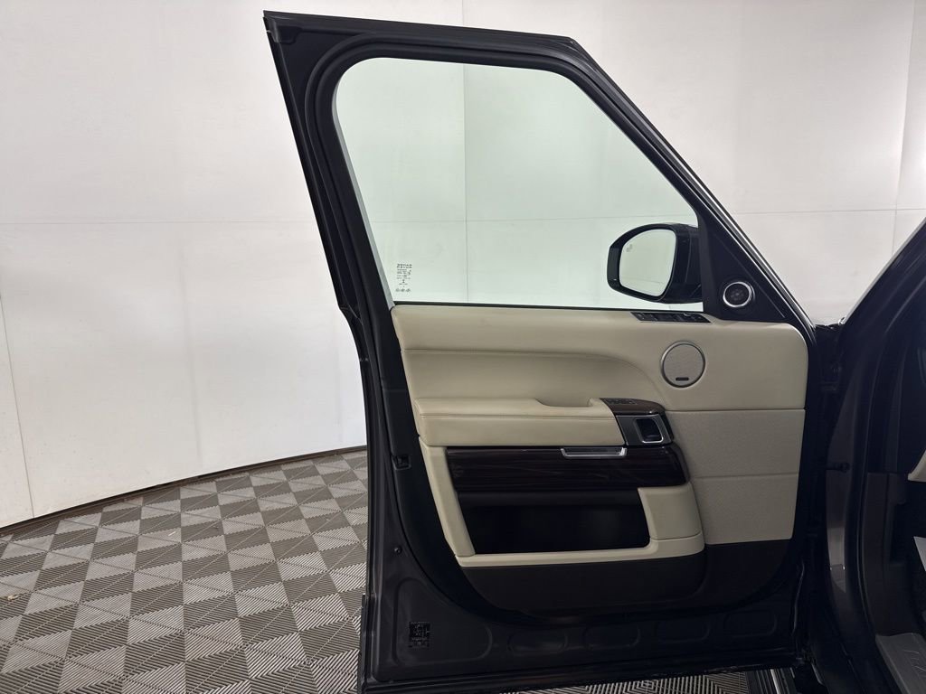 Used 2017 Land Rover Range Rover Supercharged image 14