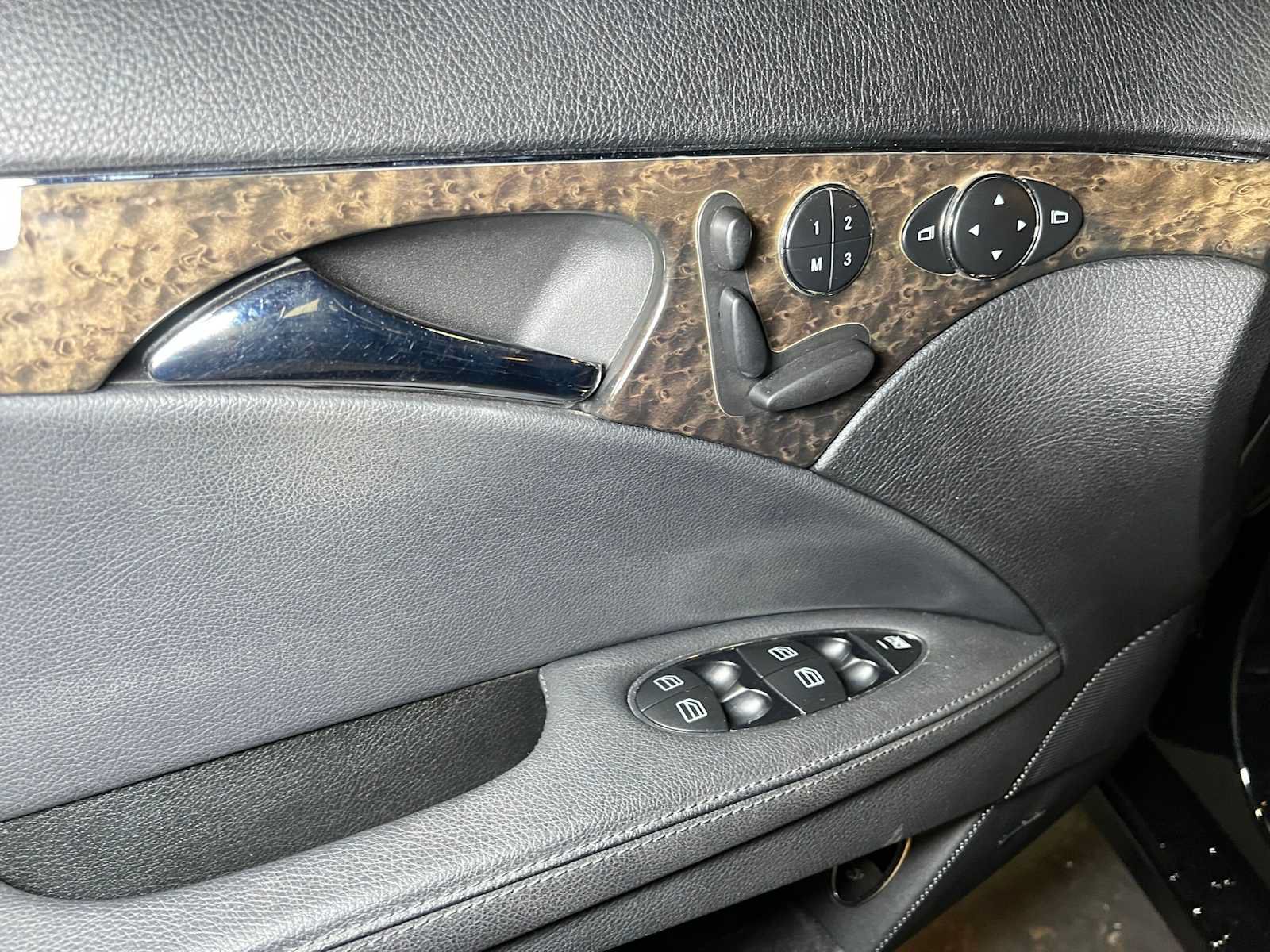Used 2008 Mercedes-Benz E 350 4MATIC Sedan image 19