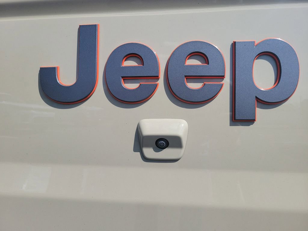 Used 2022 Jeep Gladiator Mojave w/ Cold Weather Group image 36