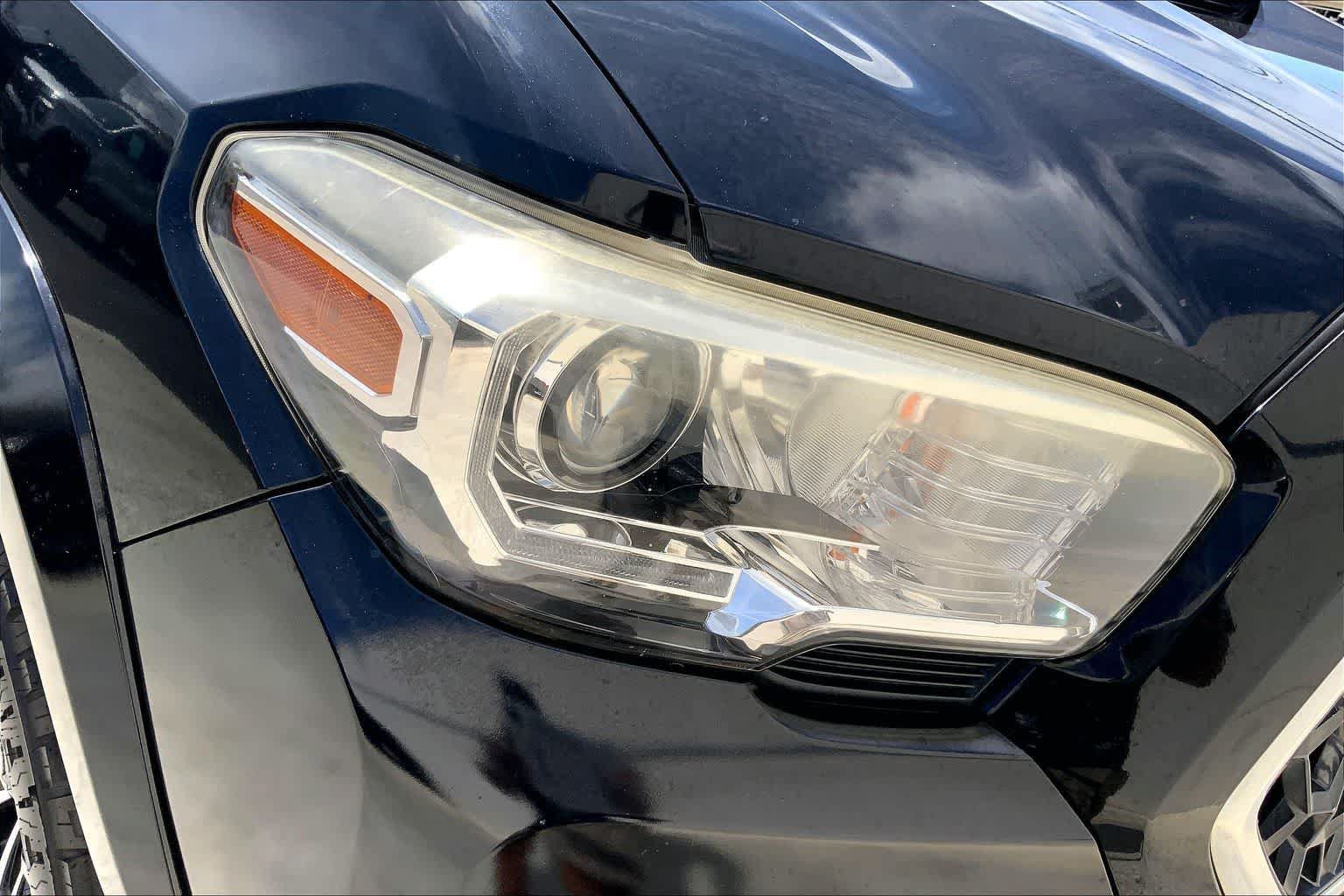 Used 2019 Toyota Tacoma 2WD Double Cab image 31