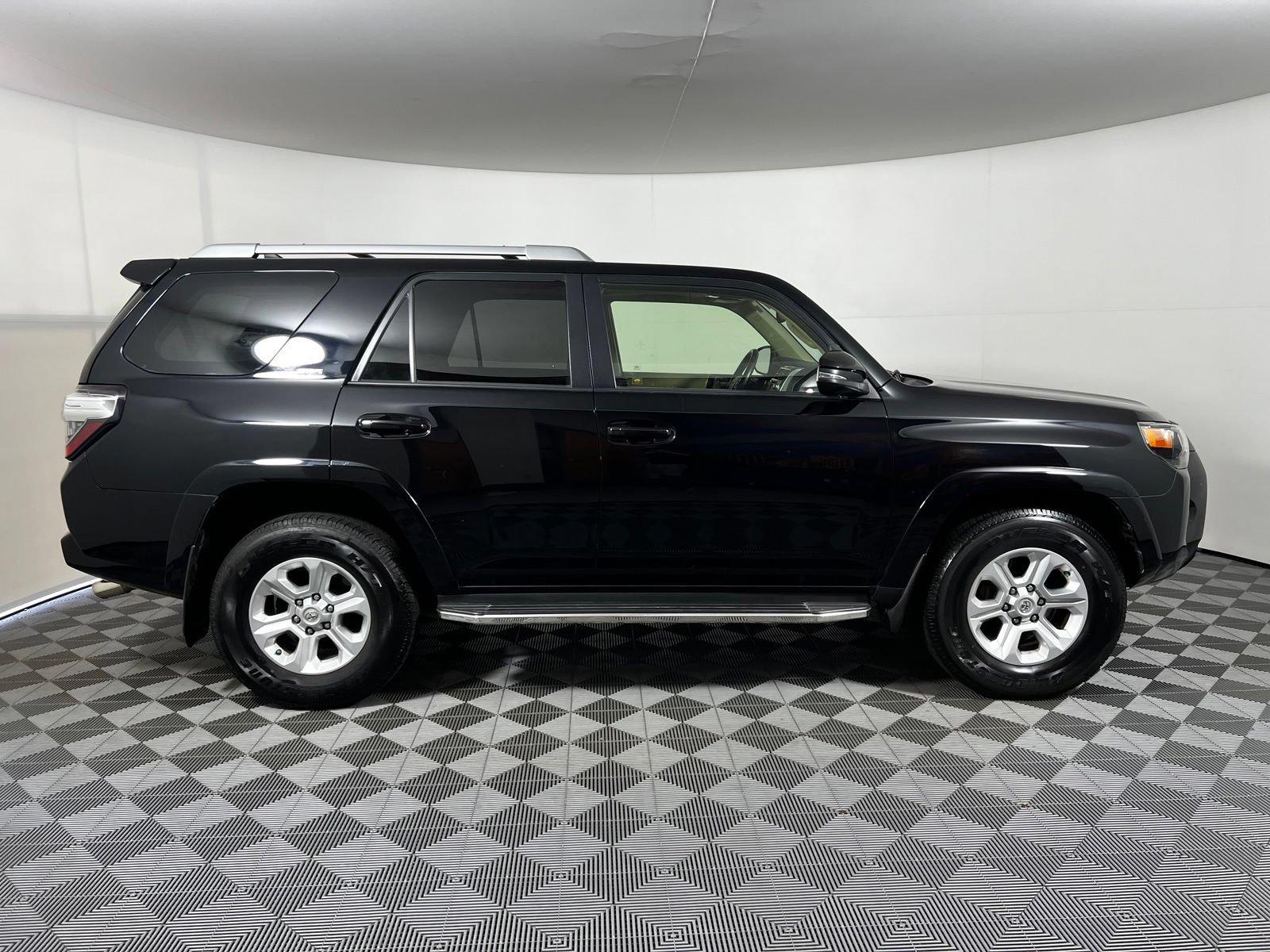 Used 2015 Toyota 4Runner SR5 Premium RWD image 4