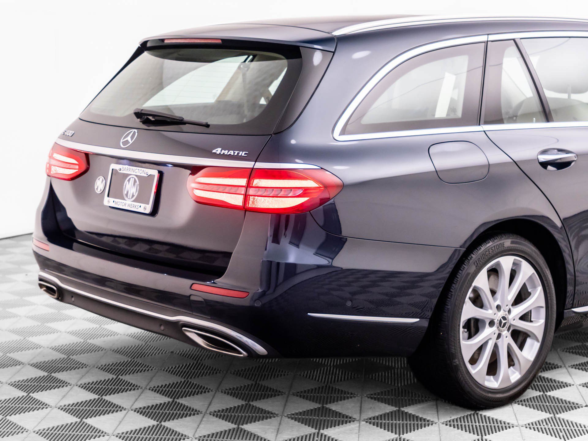 Used 2017 Mercedes-Benz E 400 4MATIC Wagon image 36