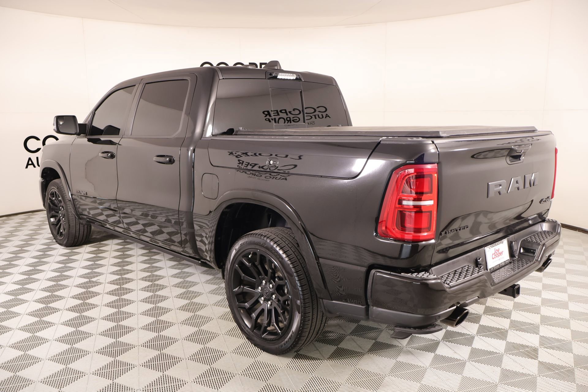 Used 2025 RAM 1500 Limited AWD/4WD image 24