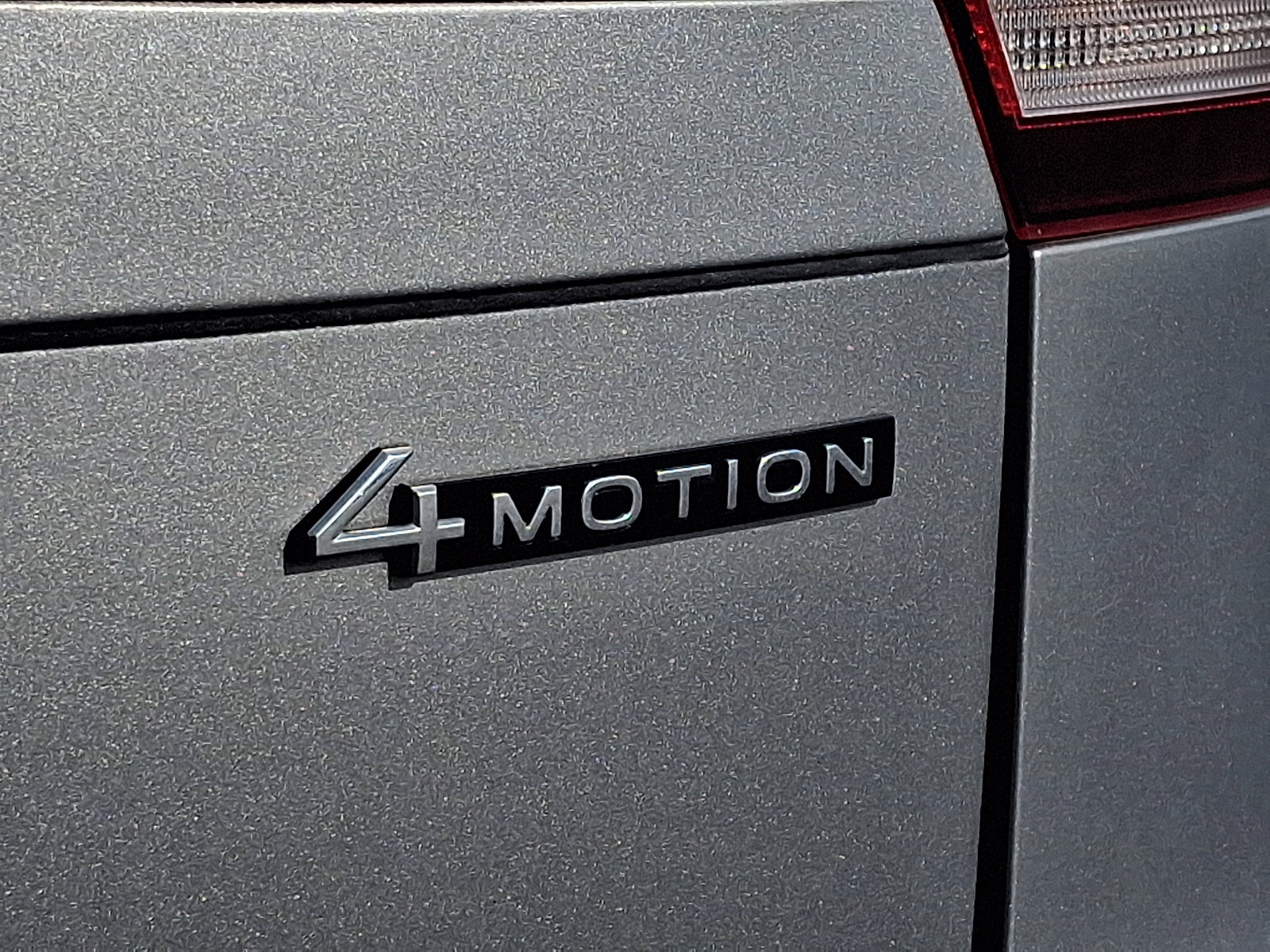 Used 2022 Volkswagen Tiguan SE R-Line image 6