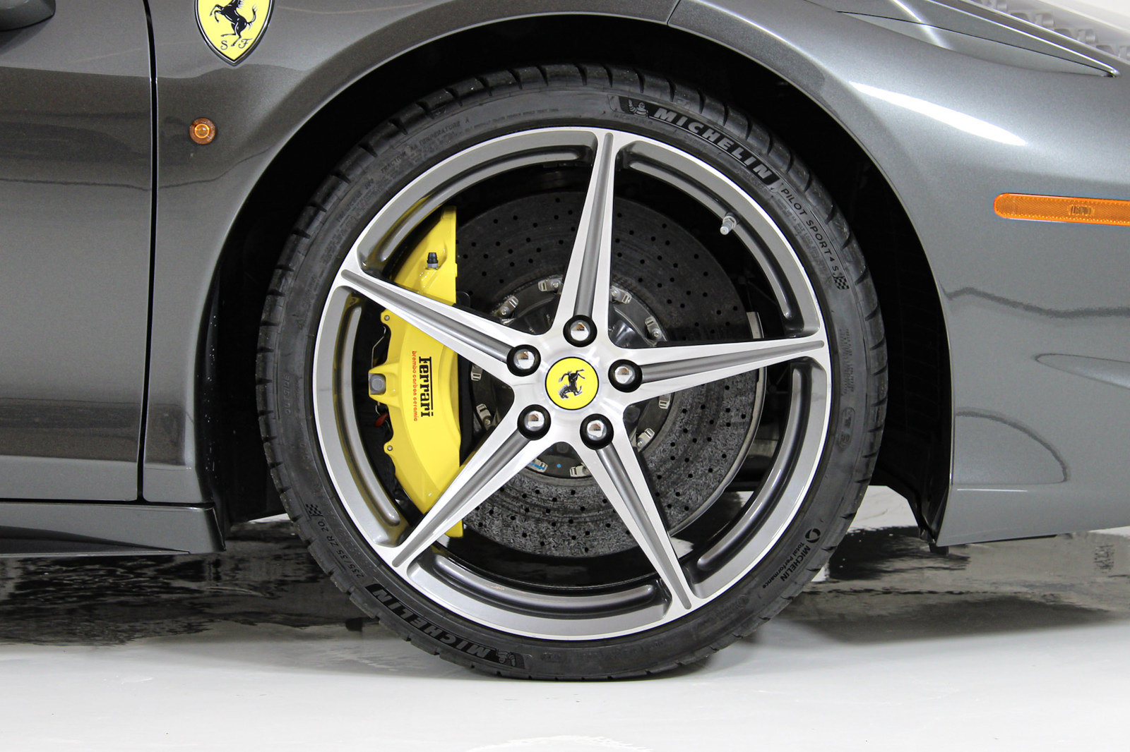 Certified 2013 Ferrari 458 Spider RWD image 25