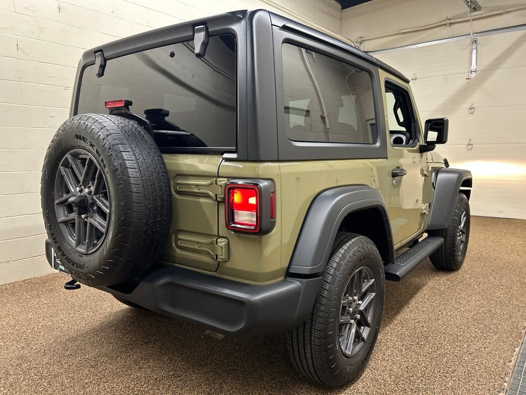 Used 2025 Jeep Wrangler Sport AWD/4WD image 2