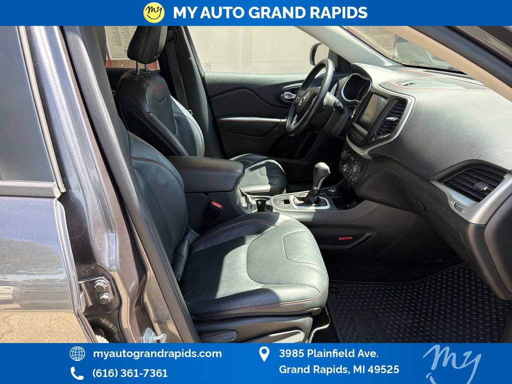 Used 2015 Jeep Cherokee Trailhawk w/ Comfort/Convenience Group AWD/4WD image 25
