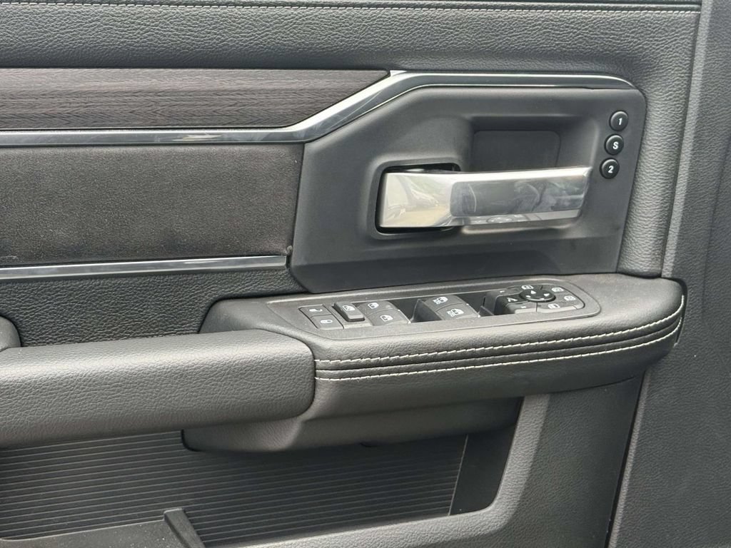 New 2026 RAM 2500 Laramie AWD/4WD image 15