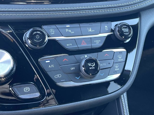 New 2027 Chrysler Pacifica Limited FWD image 26