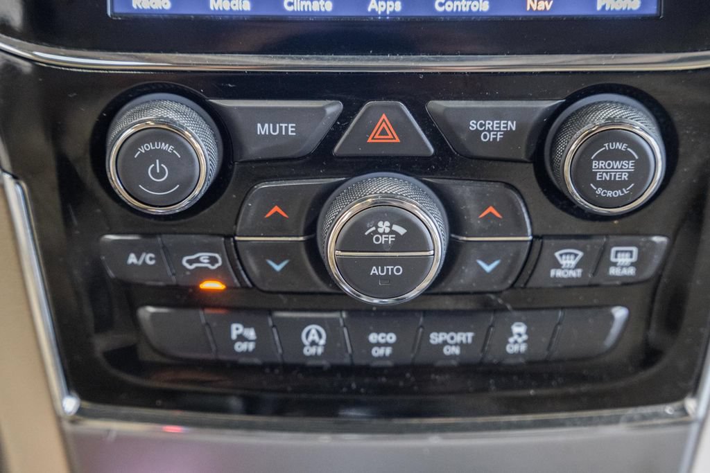 Used 2019 Jeep Grand Cherokee Limited AWD/4WD image 24